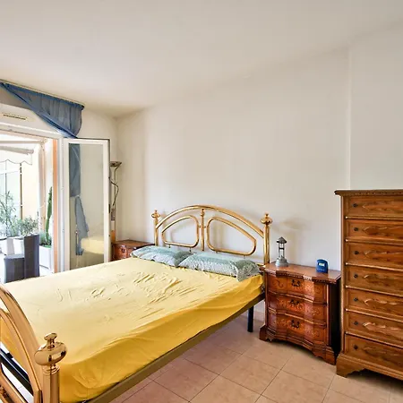 2 Pieces Lumineux Avec Vaste Terrasse Et Vue Degagee Sur Les Collines Lejlighed *