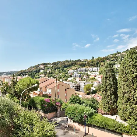 2 Pieces Lumineux Avec Vaste Terrasse Et Vue Degagee Sur Les Collines Menton